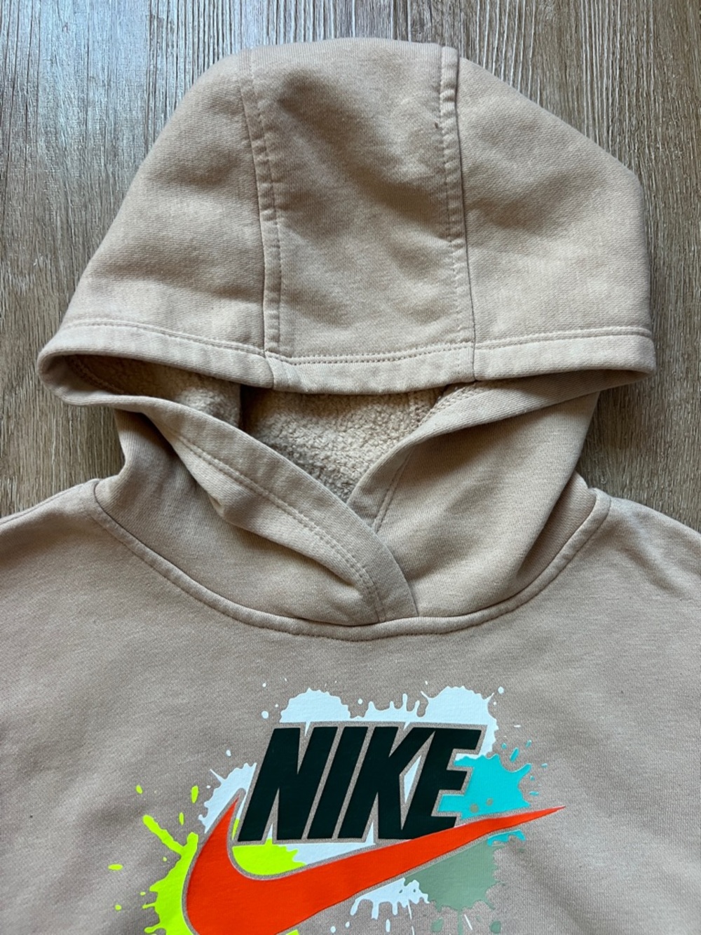 Nike Kids Tan Pullover Hoodie with Multicolor Paint Splatter Logo Size 7 - Picture 3 of 9